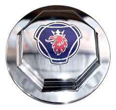 Aplique Cromado Tampa Cubo Dianteiro SC série 7 - Cromado com Logo Scania
