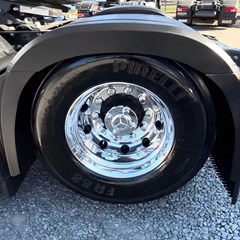Aplique Cromado Tampa Cubo Truck 04 Furos - Mercedes-Benz